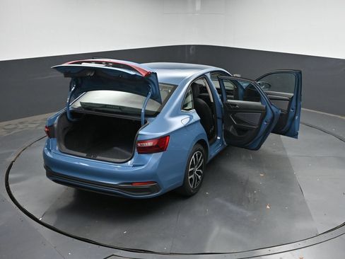 Used 2025 Volkswagen Jetta SE FWD image 45