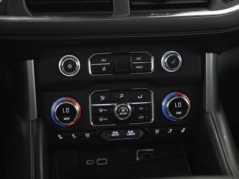 Used 2021 GMC Yukon XL SLT w/ Rear Media and Nav Package AWD/4WD image 22