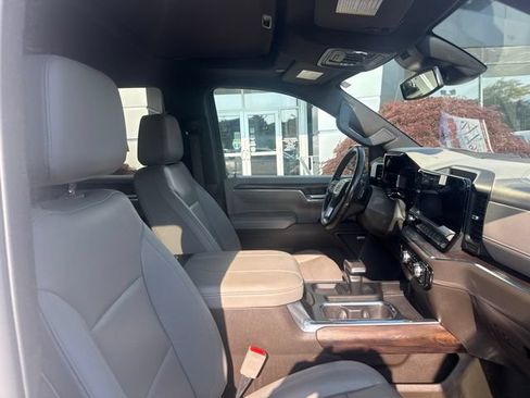 Used 2023 GMC Sierra 1500 SLT w/ SLT Premium Package AWD/4WD image 31