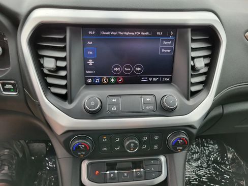 Used 2020 GMC Acadia SLE image 12