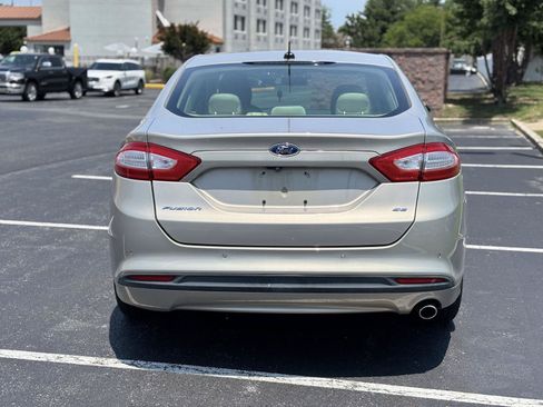 Used 2015 Ford Fusion SE FWD image 5
