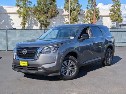 New 2025 Nissan Pathfinder S