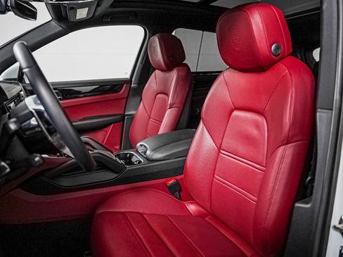 Certified 2023 Porsche Cayenne AWD/4WD image 5