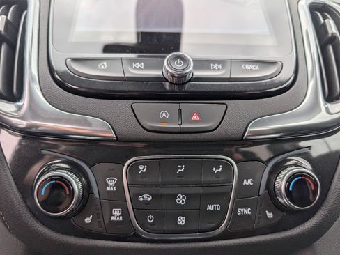 Used 2024 Chevrolet Equinox Premier AWD/4WD image 16