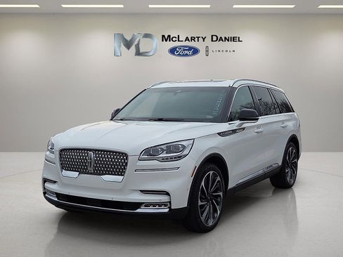 Used 2021 Lincoln Aviator Reserve w/ Equipment Group 202A image 2