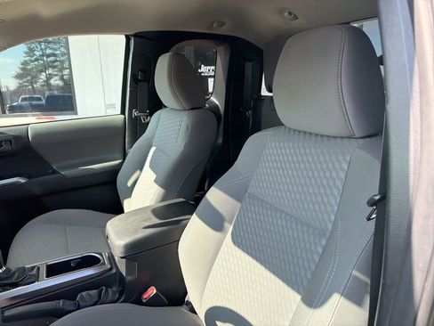 Used 2022 Toyota Tacoma SR5 image 3