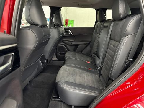 Used 2024 Mitsubishi Outlander AWD image 14