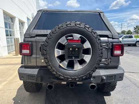 Used 2018 Jeep Wrangler Unlimited Sahara w/ Dual Top Group AWD/4WD image 5