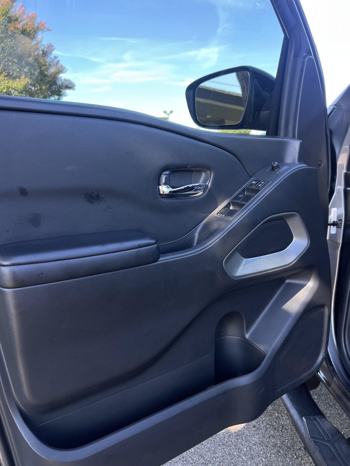 Used 2025 Nissan Frontier SV AWD/4WD image 12