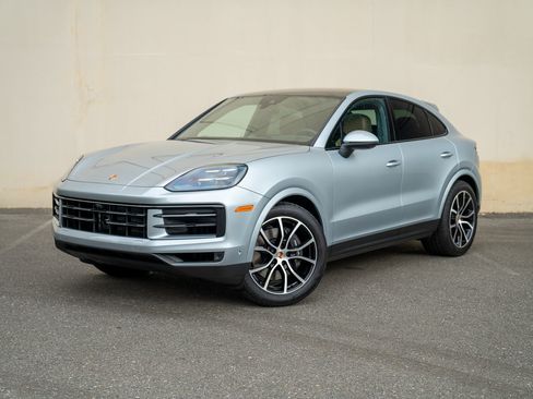 Certified 2025 Porsche Cayenne Coupe AWD/4WD image 1