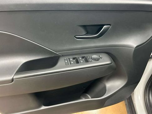 Used 2025 Hyundai Kona SEL FWD image 27