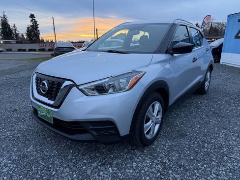 Used 2018 Nissan Kicks S image 7