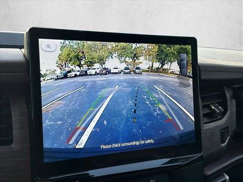 Used 2024 Ford Expedition Limited image 14