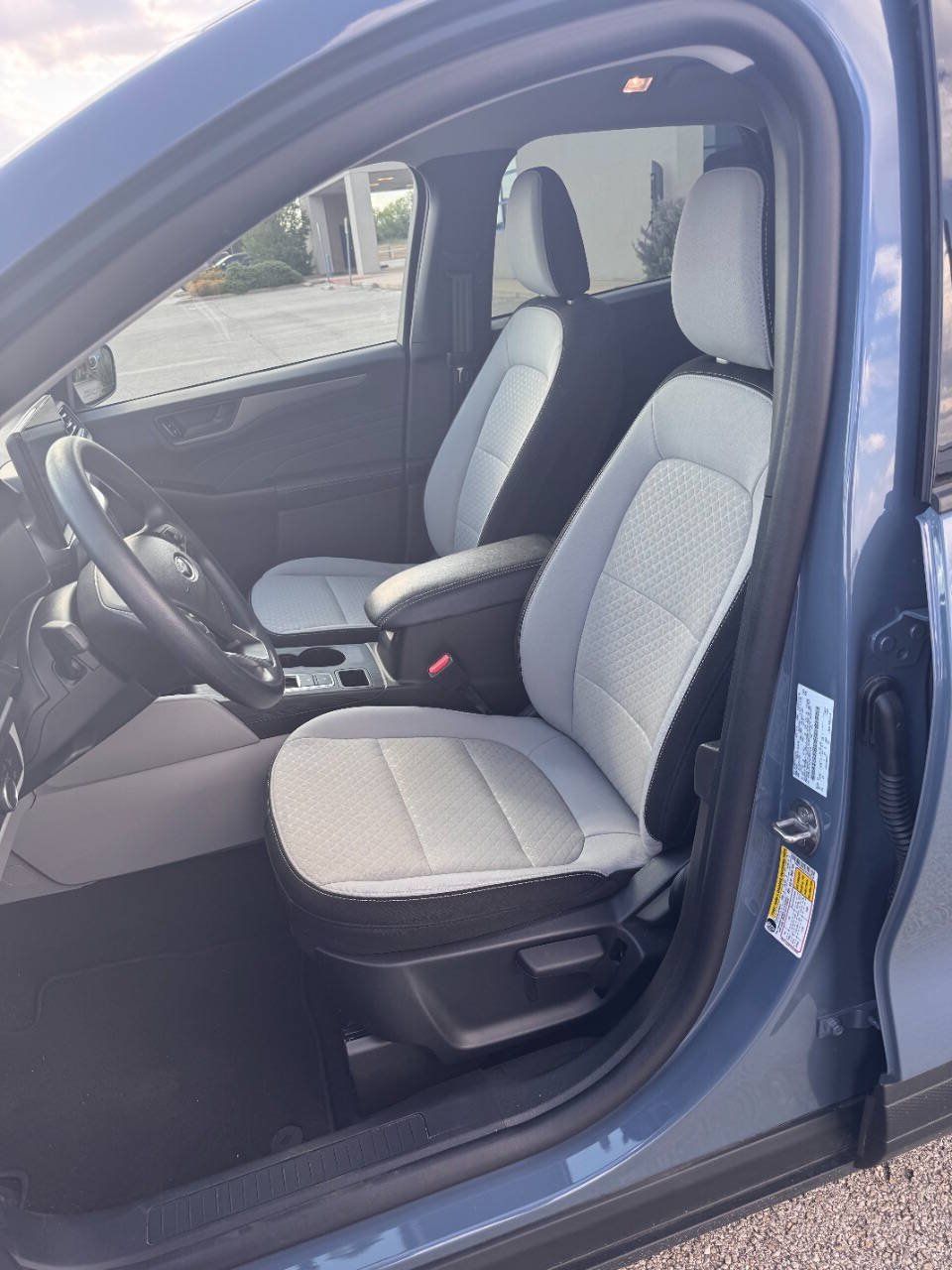 Used 2025 Ford Escape Active w/ Tech Pack #1 FWD image 2