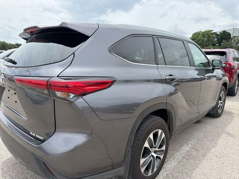 Used 2023 Toyota Highlander XLE AWD/4WD image 5