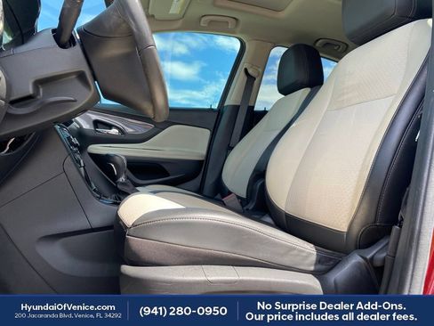 Used 2021 Buick Encore Preferred w/ Safety Package II AWD/4WD image 3