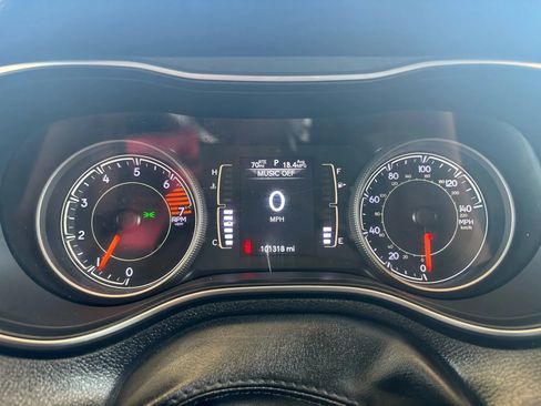 Used 2019 Jeep Cherokee Latitude w/ Popular Appearance Group image 11