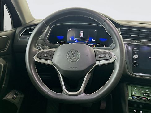 Used 2022 Volkswagen Tiguan SE w/ Panoramic Sunroof Package image 17