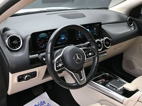 Used 2022 Mercedes-Benz GLA 250 w/ Premium Package Lite image 18