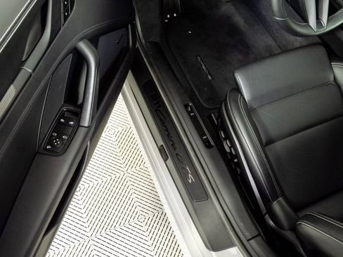 Certified 2024 Porsche 911 Carrera GTS image 8