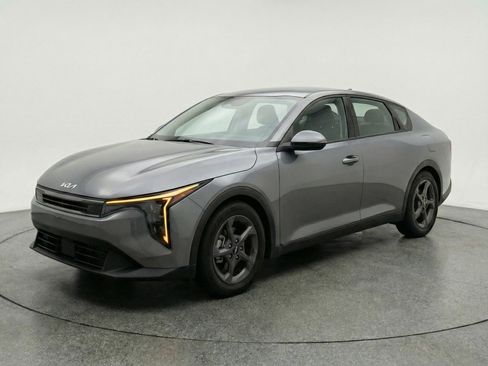 Used 2025 Kia K4 FWD image 3