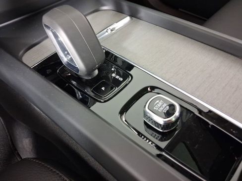 Used 2025 Volvo XC60 B5 Plus AWD/4WD image 24