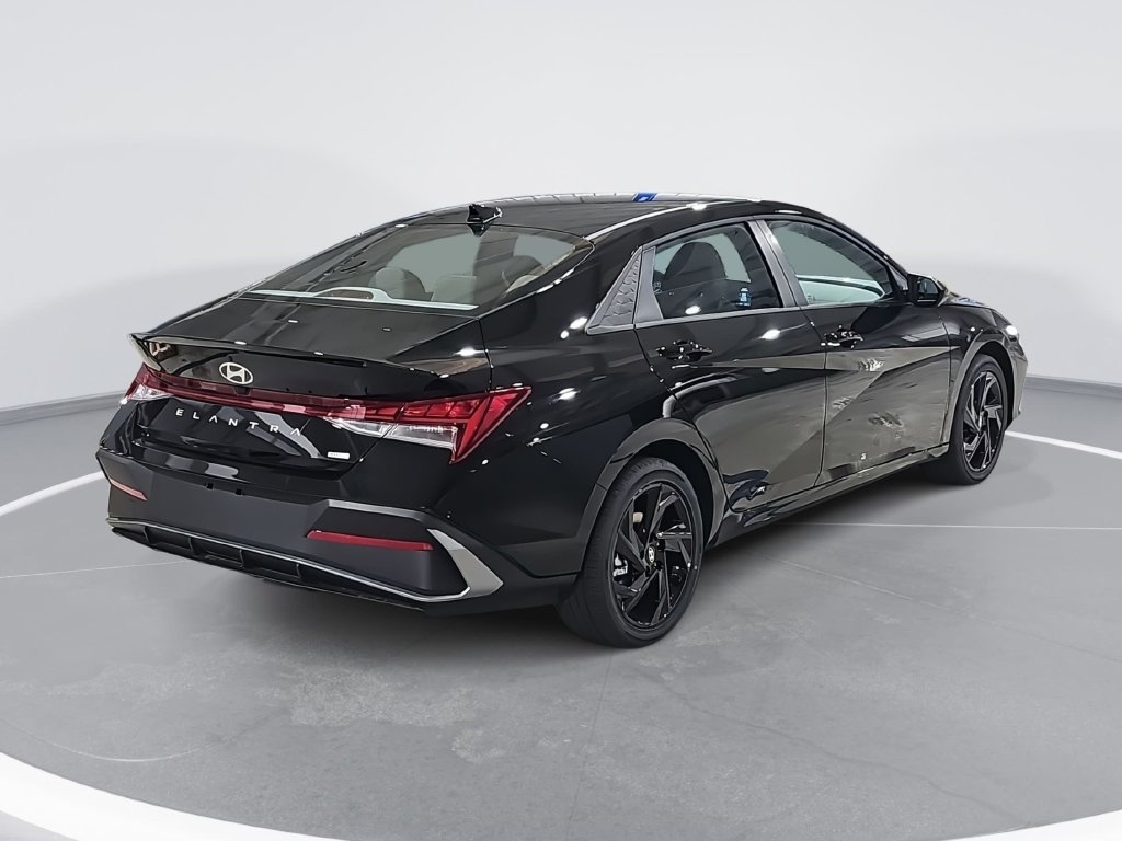 New 2026 Hyundai Elantra SEL FWD image 5