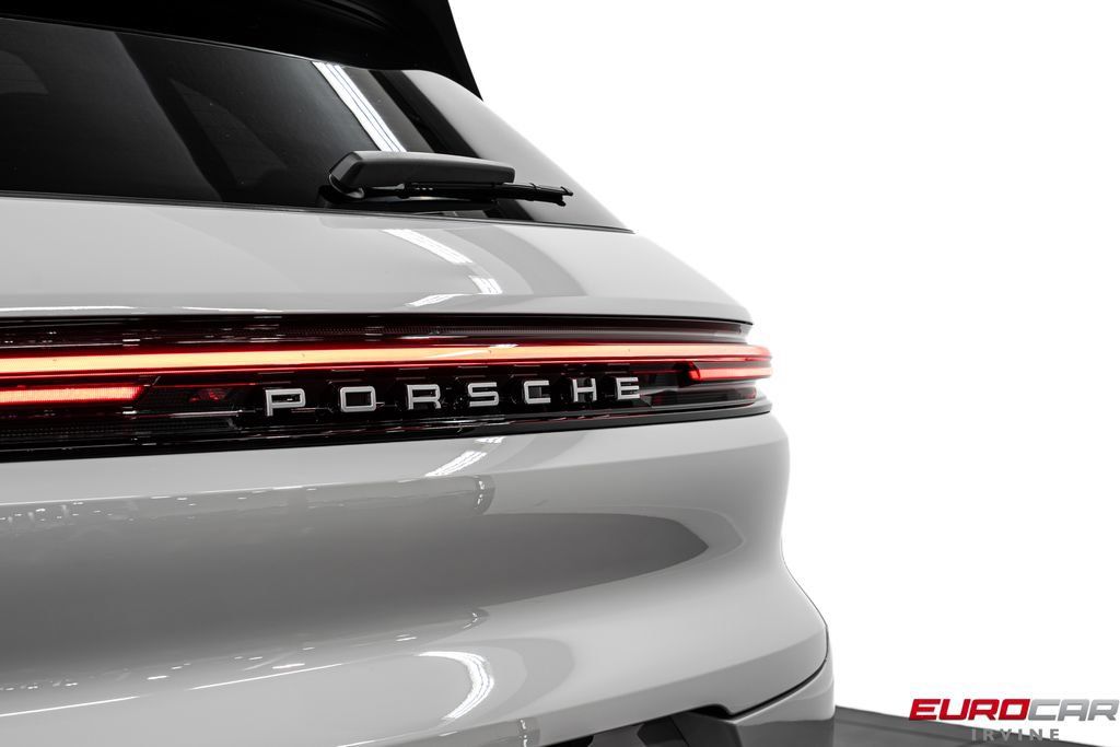 Used 2025 Porsche Cayenne AWD/4WD image 18