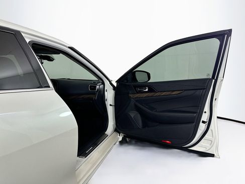 Used 2018 Nissan Maxima Platinum image 32