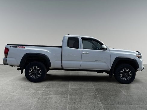 Used 2017 Toyota Tacoma TRD Off-Road w/ Tow Package image 6