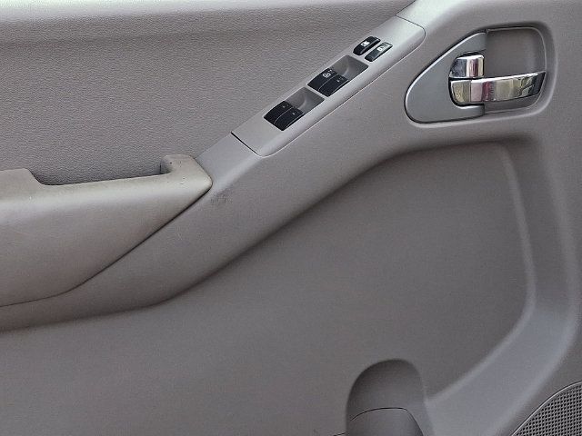 Used 2010 Nissan Frontier SE AWD/4WD image 20