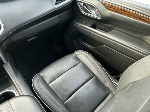 Used 2023 Chevrolet Suburban Premier image 11