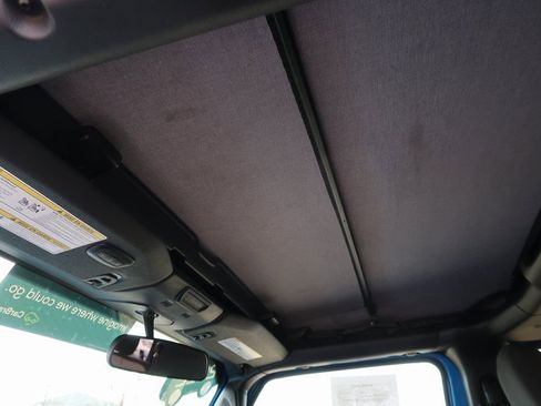 Used 2023 Jeep Gladiator Willys image 12