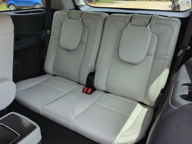 Used 2025 Lincoln Aviator Reserve w/ Equipment Group 201A AWD/4WD image 16