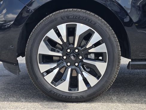 Certified 2025 Ford Expedition Platinum w/ Driver's Package AWD/4WD image 11