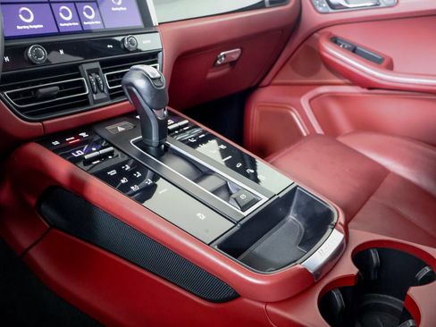 Certified 2023 Porsche Macan AWD/4WD image 20