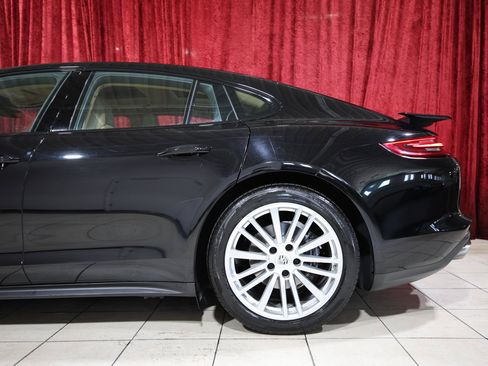 Used 2018 Porsche Panamera RWD image 6