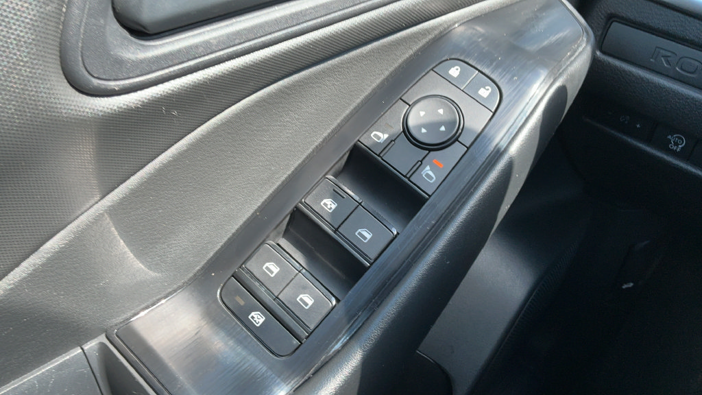 Used 2024 Nissan Rogue S FWD image 14