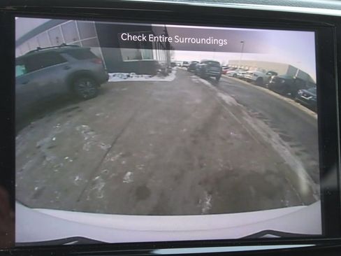 Used 2023 Chrysler Pacifica Touring-L image 38