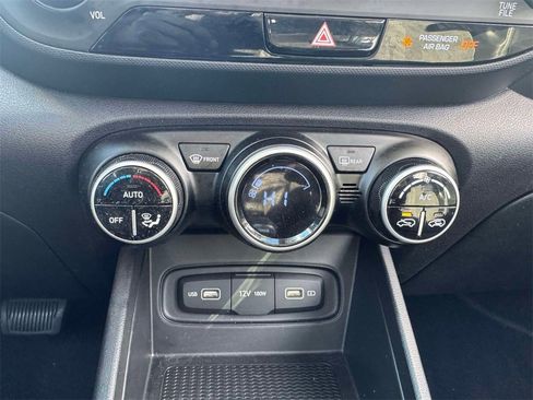 Used 2022 Hyundai Venue SEL w/ Cargo Package image 25