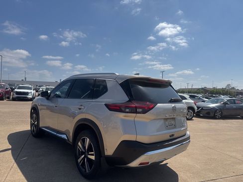 Certified 2022 Nissan Rogue Platinum w/ Head-Up Display Package image 14