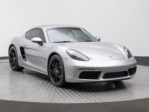 Used 2019 Porsche 718 Cayman RWD image 4