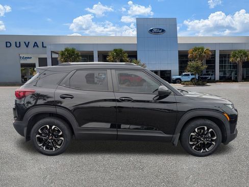 Used 2021 Chevrolet TrailBlazer LT w/ Convenience Package image 3