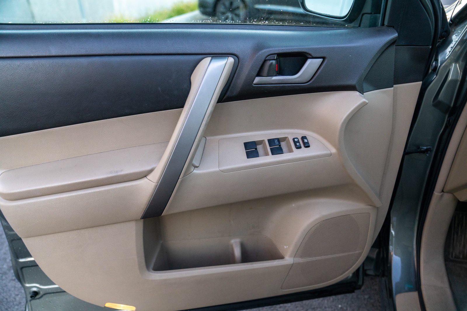 Used 2010 Toyota Highlander SE AWD/4WD image 10