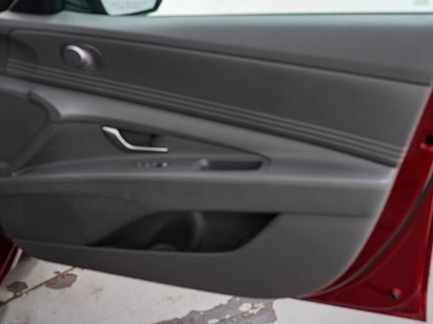 Used 2025 Hyundai Elantra SEL FWD image 9