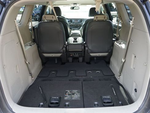 Used 2015 Kia Sedona EX FWD image 11
