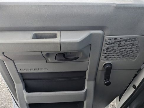 Used 2017 Ford E-350 and Econoline 350 Super Duty image 23