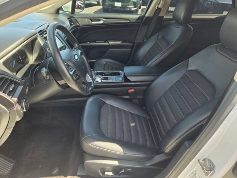Used 2018 Ford Fusion SE w/ Equipment Group 201A FWD image 14