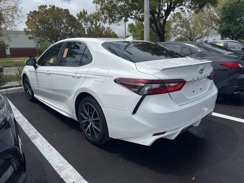 Used 2024 Toyota Camry SE image 5