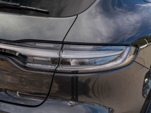 Certified 2025 Porsche Macan image 14